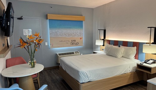 Suite, 1 Queen Bed, Non Smoking (Efficiency, Upgrade)