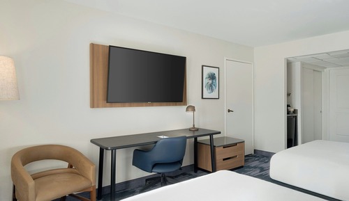Room, 2 Queen Beds, Hearing Accessible (Roll-in Shower)