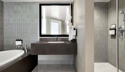 Suite, 1 King Bed (Beverly Boulevard View)