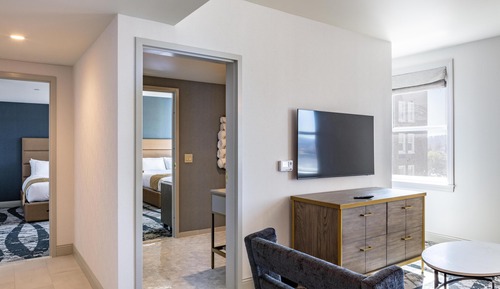 Presidential Suite, Multiple Beds, Bathtub (Mobility & Hearing)