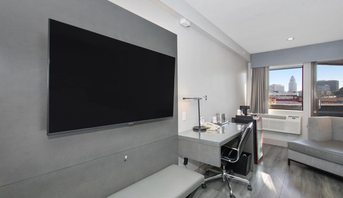 Standard Room, 1 King Bed, Accessible, Refrigerator