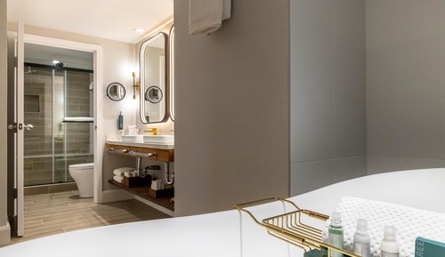 Deluxe Suite, 1 Double Bed, Mobility Accessible, Balcony (Roll-in Shower, Huntington Tower)