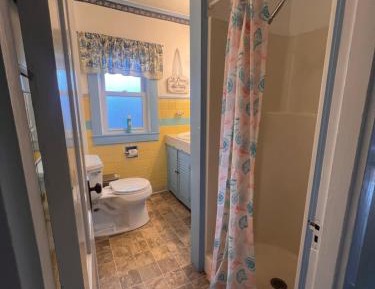 Queen Suite with Pool View