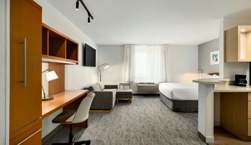Queen Studio with Sofa Bed and Roll-in Shower - Mobility and Hearing Accessible