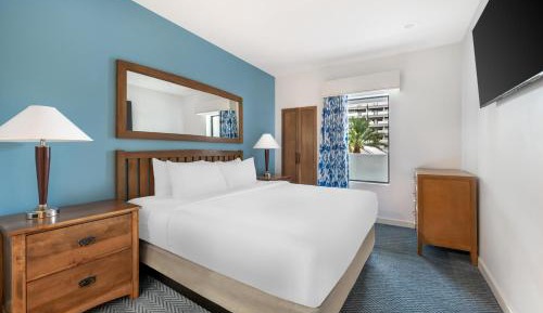 Two-Bedroom Suite with Accessible Tub