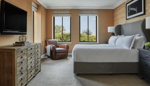 One-Bedroom King Suite