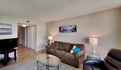 One-Bedroom Apartment with Ocean View