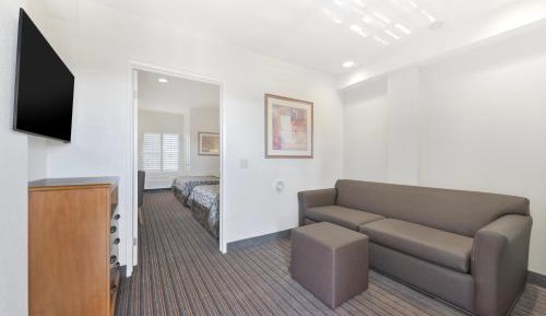 Executive Queen Suite with Two Queen Beds