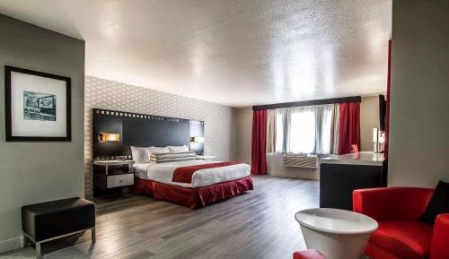 Corner Suite, 1 King Bed with Sitting Area, Non Smoking