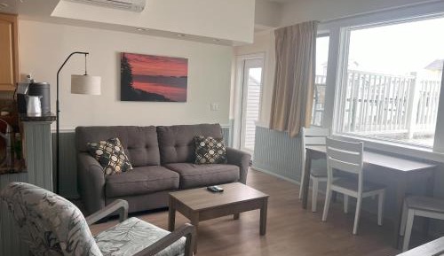 Deluxe One-Bedroom Apartment with Harbor View