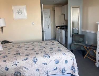 Standard Queen Room