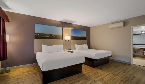 Deluxe Queen Room with Two Queen Beds - Non-Smoking