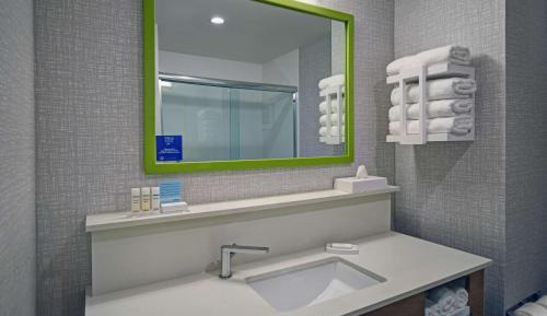 Queen Room with Two Queen Beds - Hearing Access/Non-Smoking
