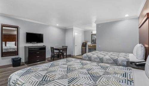 Deluxe Quadruple Room - Non-Smoking