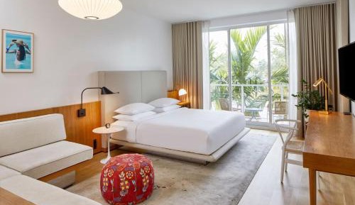 Guest room, 1 King, Balcony