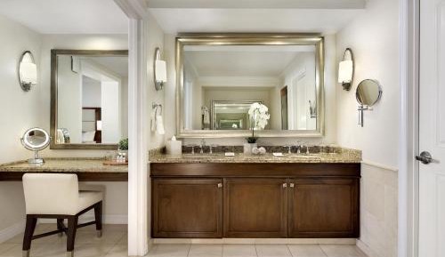 One-Bedroom Suite with Courtyard View