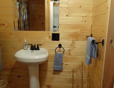 Two-Bedroom House (6 Adults) Cabin 7