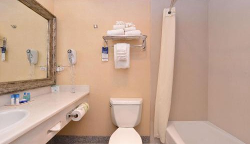 King Room with Bath Tub - Mobility Accessible/Non-Smoking