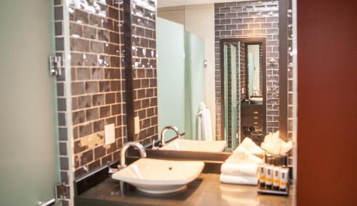 Deluxe Family Suite with Two Queen Beds and One Bunk Bed - Mobility Access/Non-Smoking
