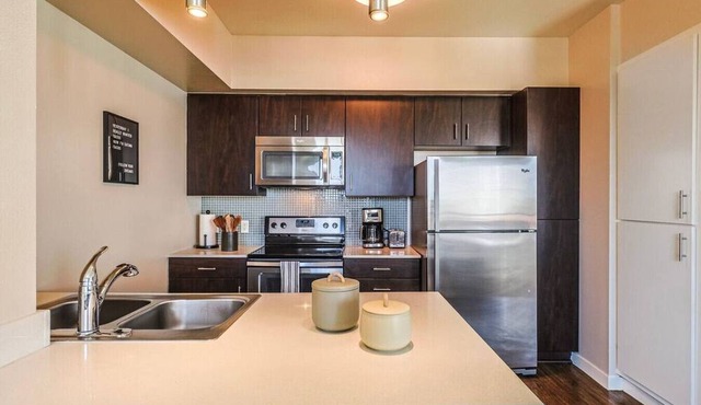 Huge and Modern 3 BDR and 2 BTH Townhouse in LA!