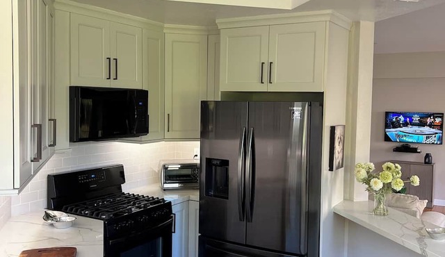 1st floor condo in gated community. Located in Lake Forest, Ca.