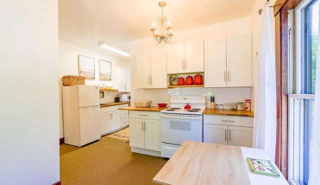 Beautiful restored sunny Historic home in a quintessential Maine fishing village