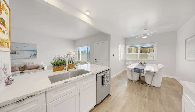 One Lux Stay Coastal 2BR Retreat Near the Beach