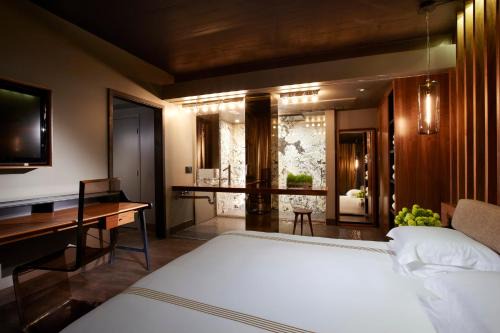 The Hollywood Roosevelt 
